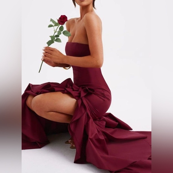 Strapless Ruffle High-Low Bodycon Dress - Picture 14 of 14